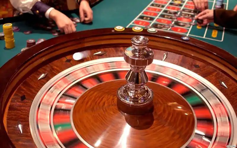Giao diện nền tảng hitclub 2026 trên điện thoại và máy tính